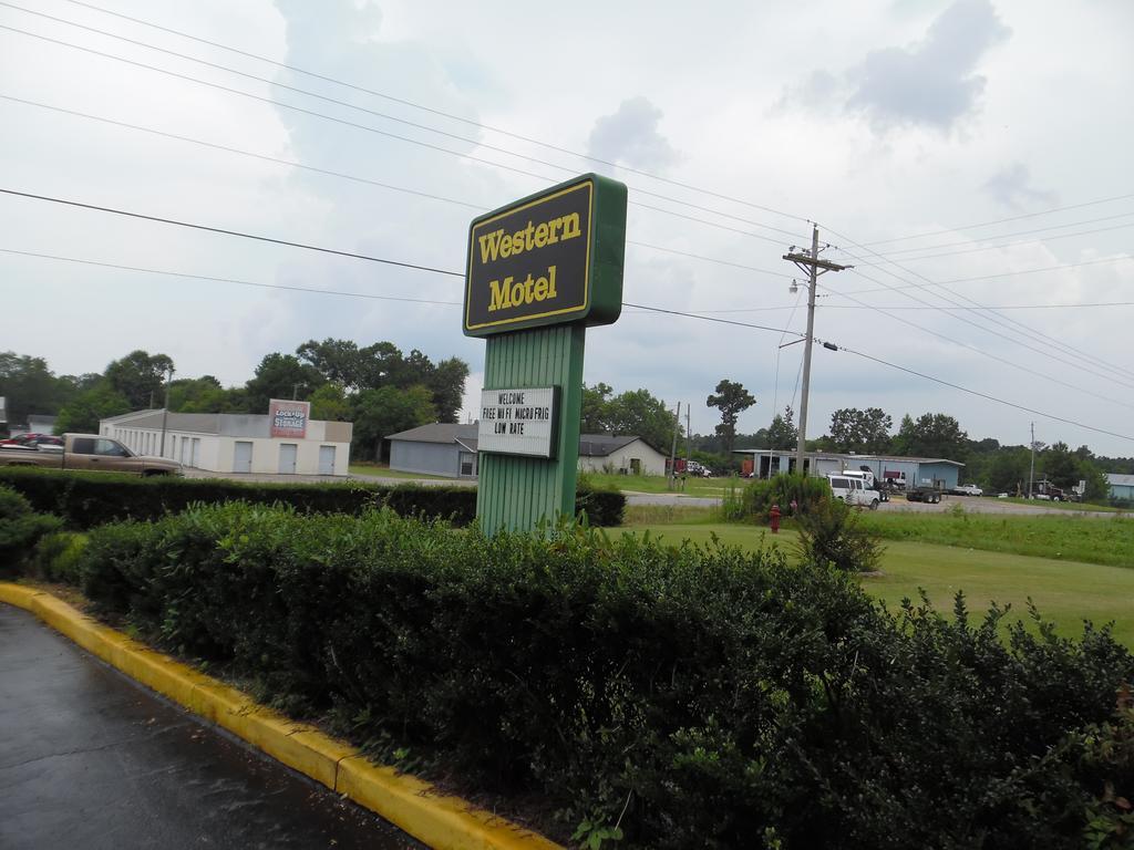 Western Motel Wiggins Exterior photo