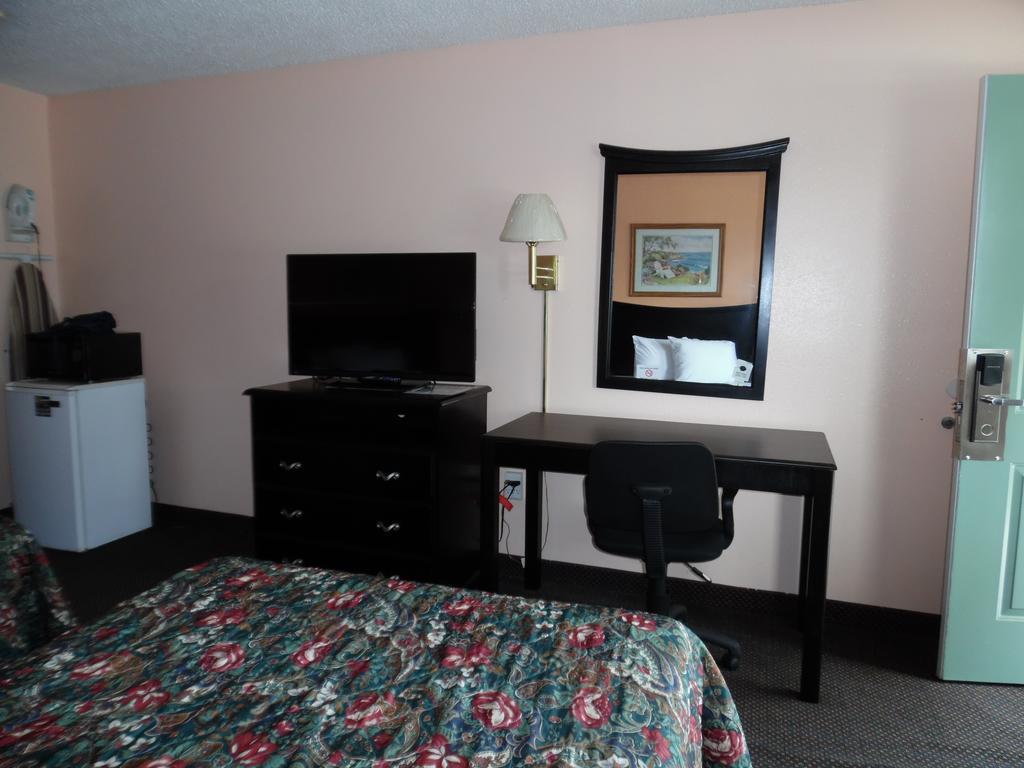 Western Motel Wiggins Room photo